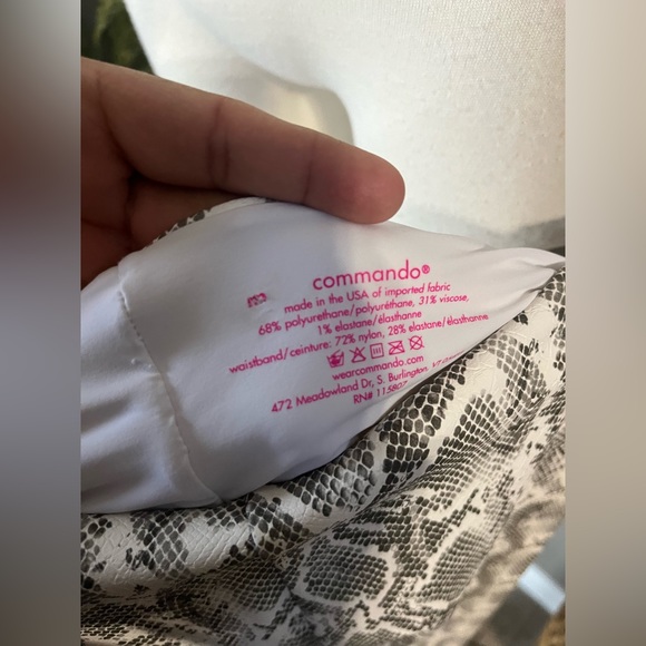 ☑️Commando Faux Leather Perfect Leggings White Snake Animal M - Picture 9 of 10